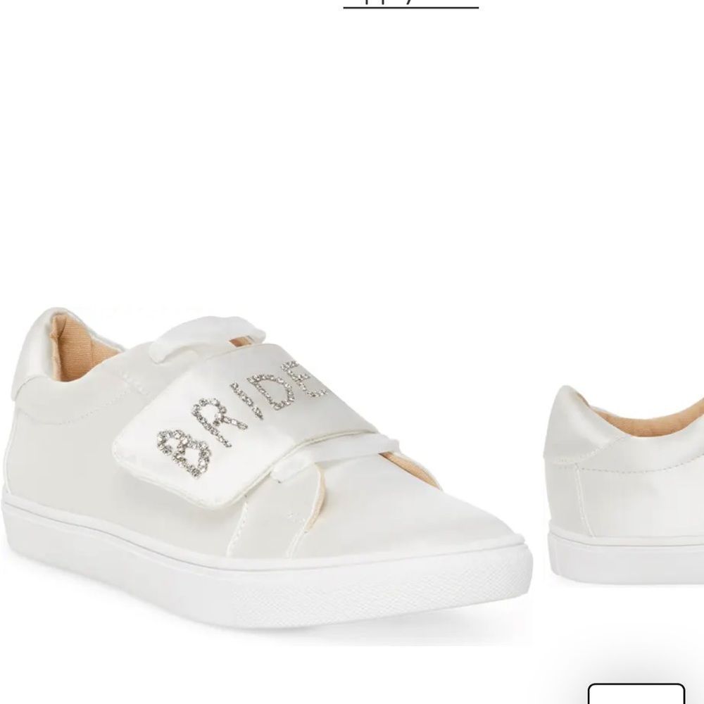 Liana Sneaker
BETSEY JOHNSON